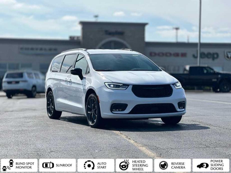 new 2024 Chrysler Pacifica car, priced at $44,278