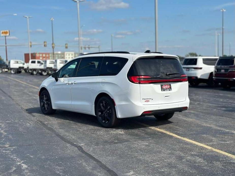 new 2024 Chrysler Pacifica car, priced at $44,278