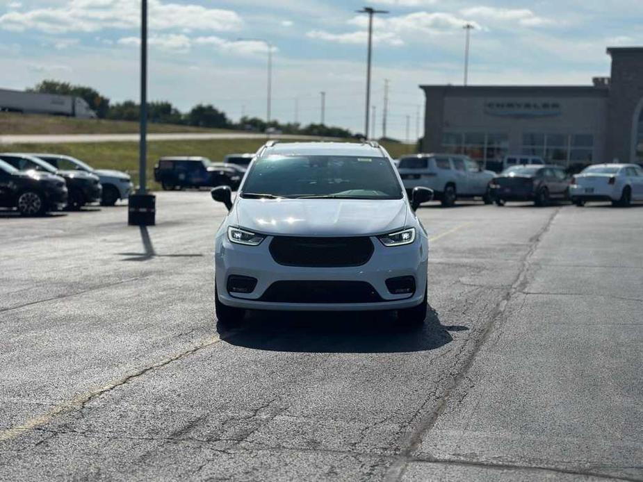 new 2024 Chrysler Pacifica car, priced at $44,278