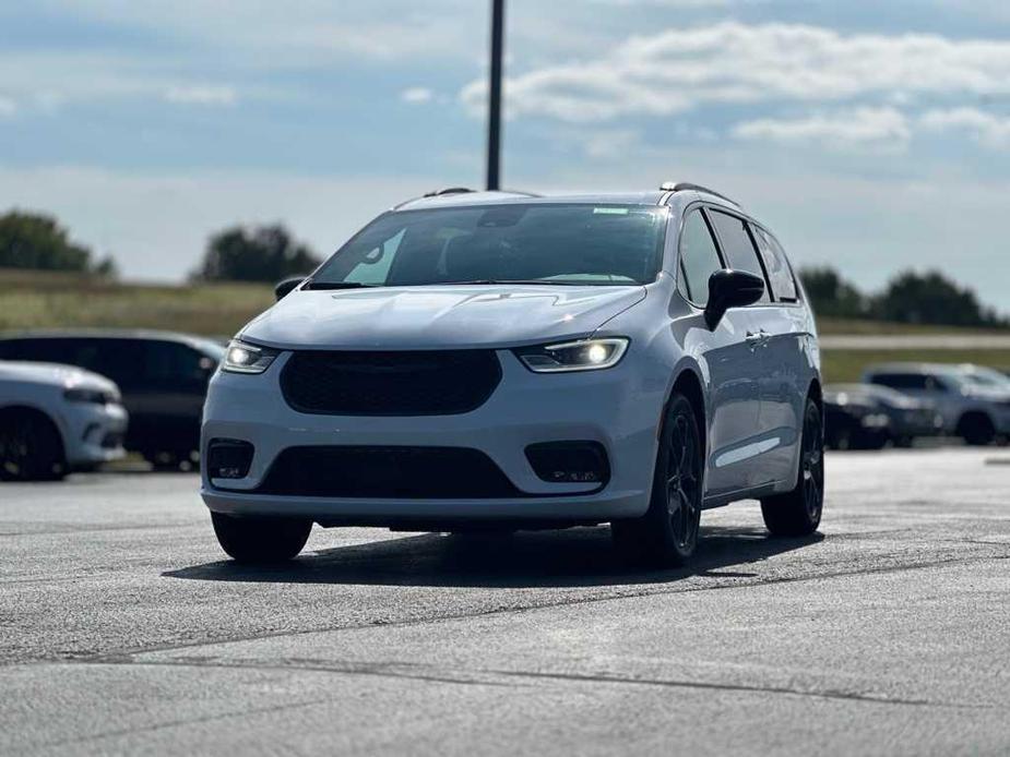 new 2024 Chrysler Pacifica car, priced at $44,278