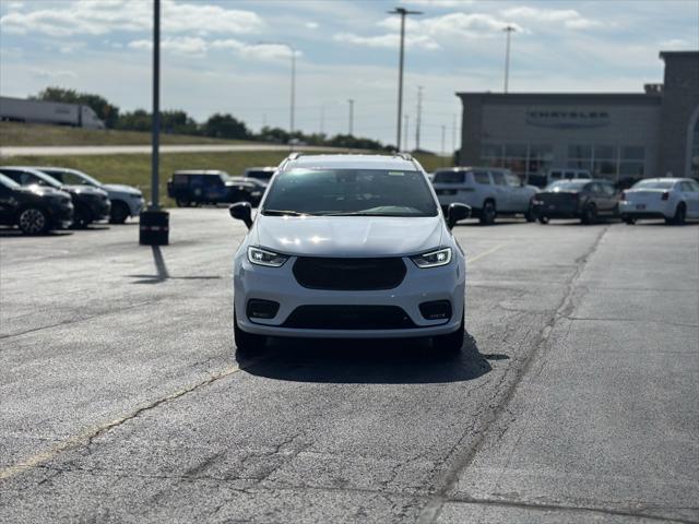 new 2024 Chrysler Pacifica car, priced at $46,278