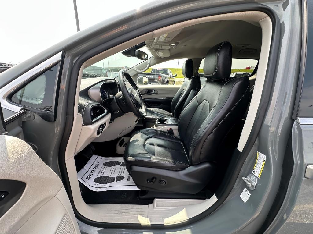 used 2022 Chrysler Pacifica Hybrid car, priced at $27,000
