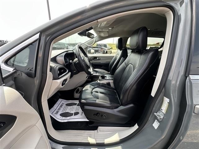 used 2022 Chrysler Pacifica Hybrid car, priced at $27,000