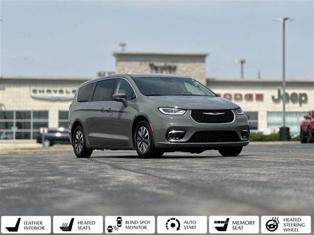 used 2022 Chrysler Pacifica Hybrid car, priced at $27,000