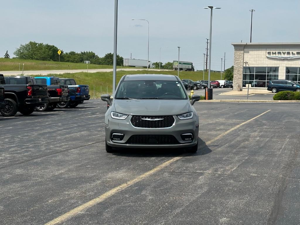 used 2022 Chrysler Pacifica Hybrid car, priced at $27,000