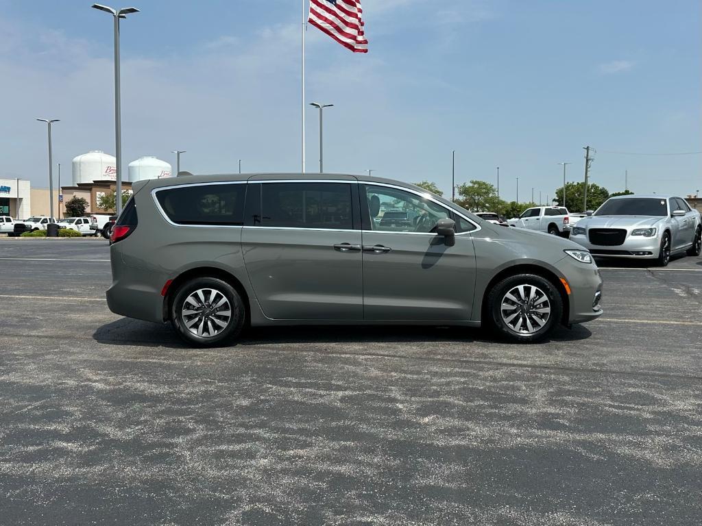 used 2022 Chrysler Pacifica Hybrid car, priced at $27,000