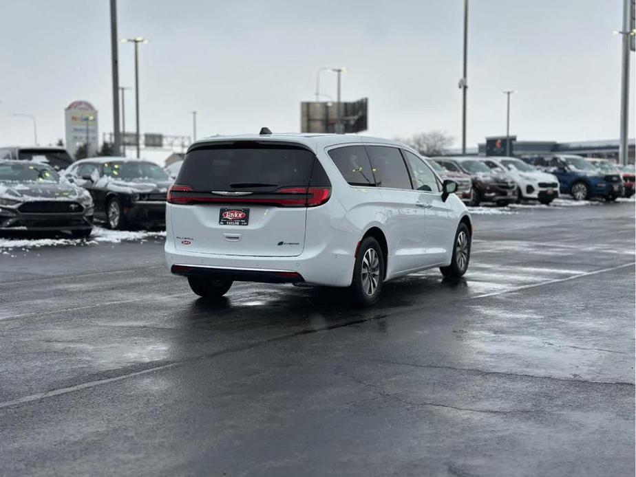 new 2025 Chrysler Pacifica Hybrid car, priced at $52,263