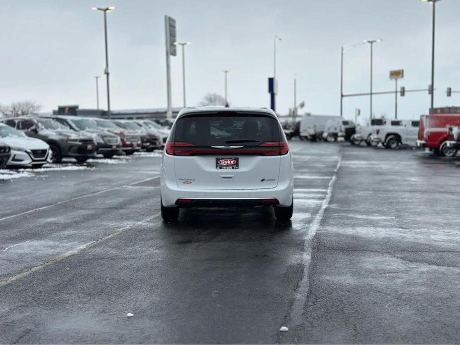 new 2025 Chrysler Pacifica Hybrid car, priced at $52,263