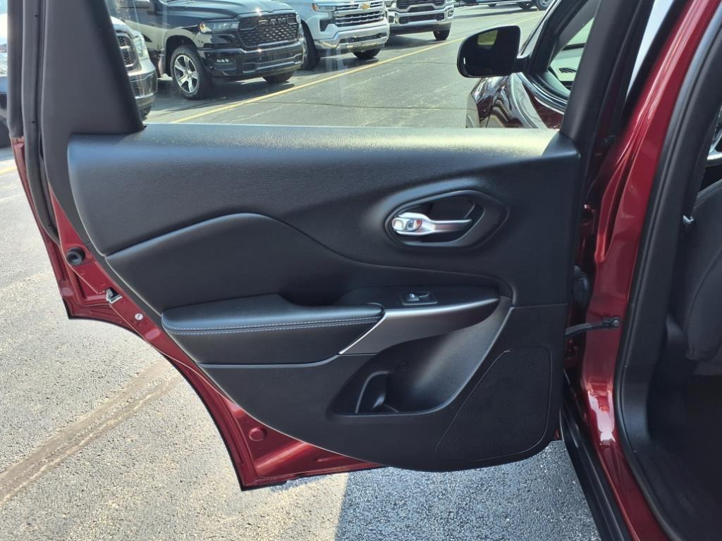 used 2019 Jeep Cherokee car, priced at $15,925