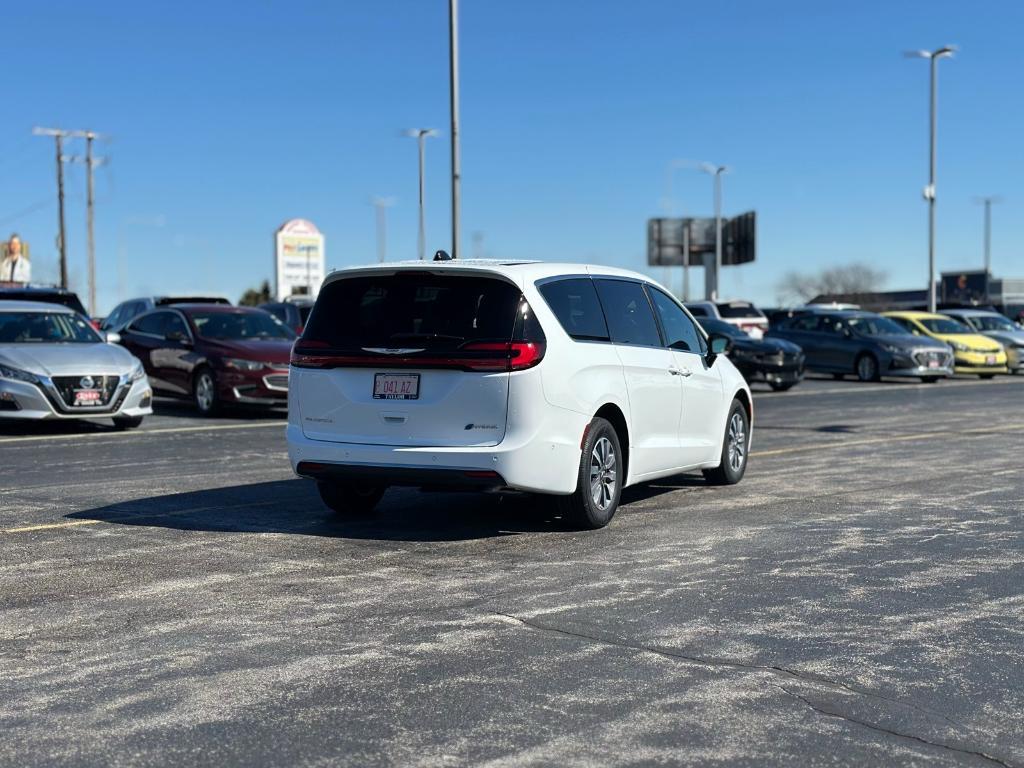 new 2025 Chrysler Pacifica Hybrid car, priced at $44,262