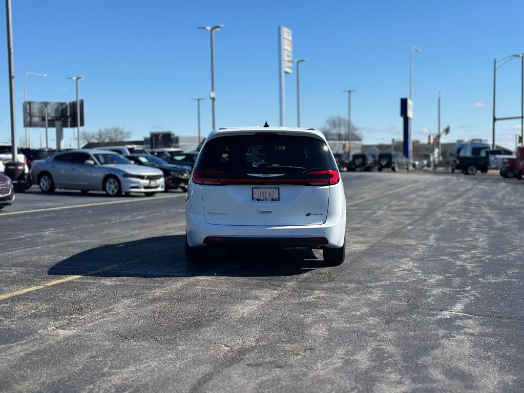 new 2025 Chrysler Pacifica Hybrid car, priced at $44,262