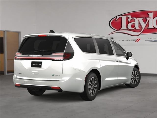 new 2025 Chrysler Pacifica Hybrid car, priced at $43,217