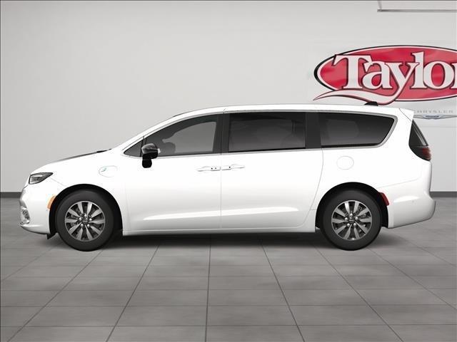 new 2025 Chrysler Pacifica Hybrid car, priced at $43,217