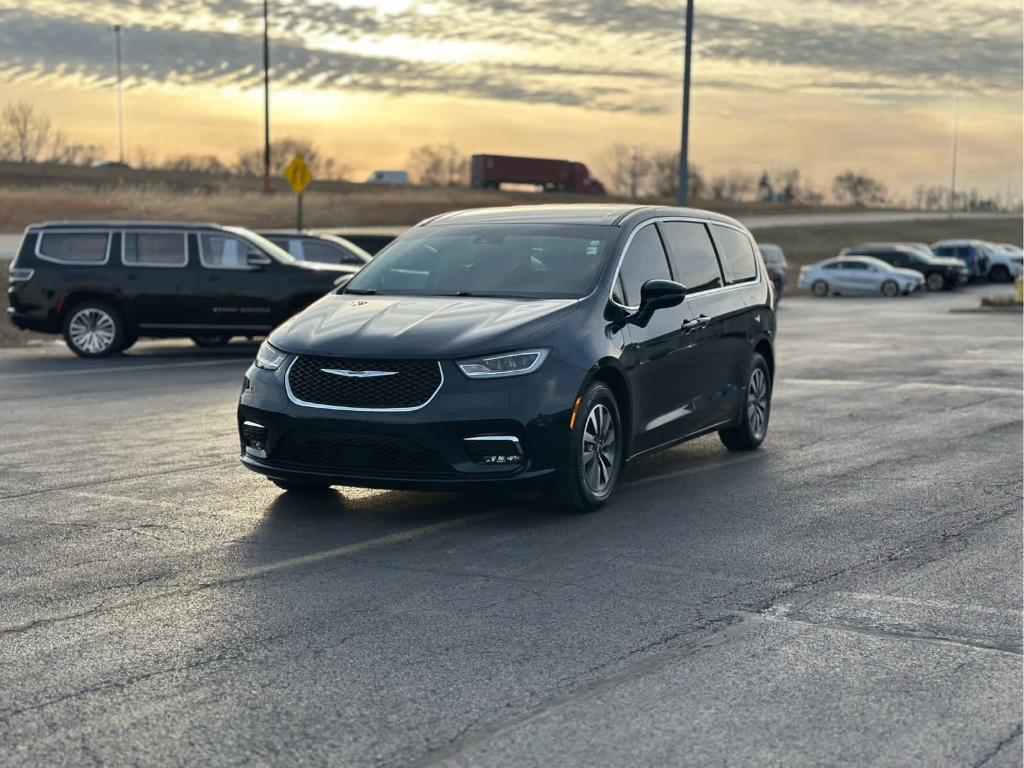 used 2022 Chrysler Pacifica Hybrid car, priced at $26,000