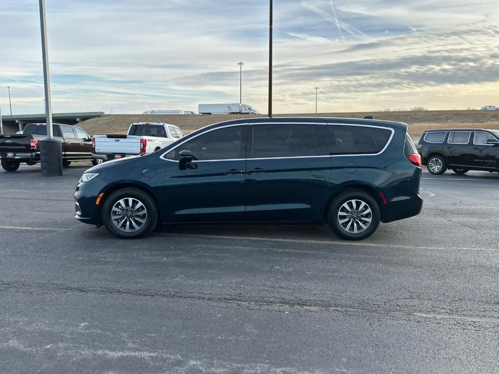 used 2022 Chrysler Pacifica Hybrid car, priced at $26,000