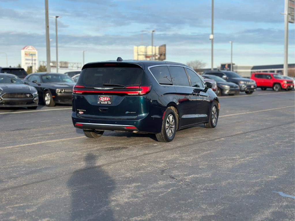 used 2022 Chrysler Pacifica Hybrid car, priced at $26,000