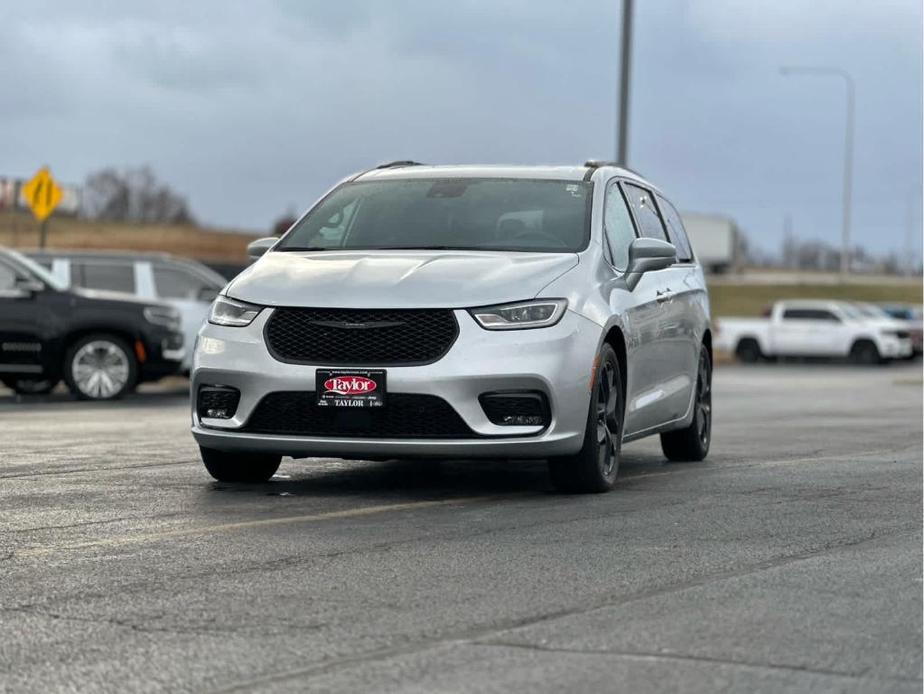 used 2022 Chrysler Pacifica car, priced at $27,354