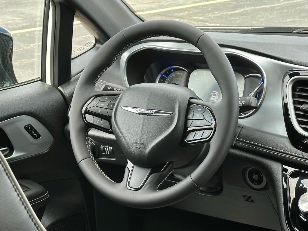 new 2025 Chrysler Pacifica Hybrid car, priced at $52,280