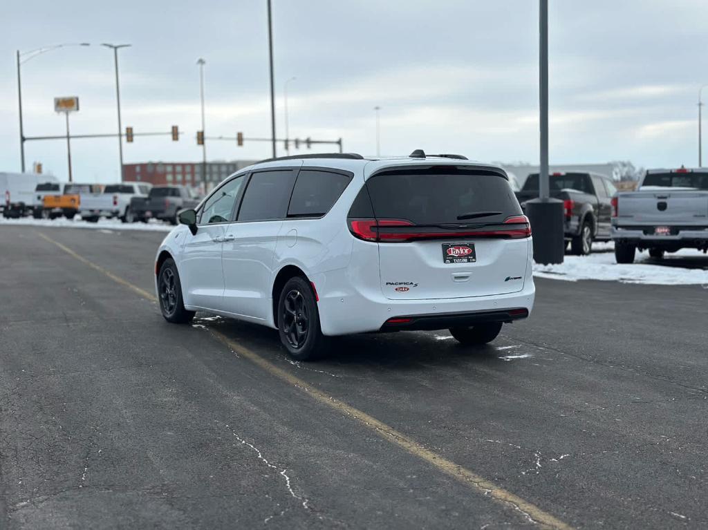 new 2025 Chrysler Pacifica Hybrid car, priced at $57,496