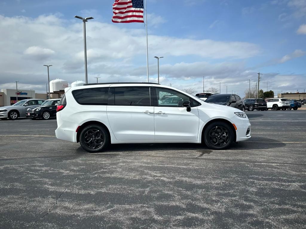 new 2025 Chrysler Pacifica Hybrid car, priced at $52,280
