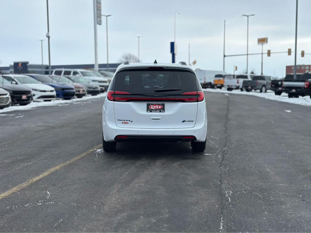 new 2025 Chrysler Pacifica Hybrid car, priced at $57,496