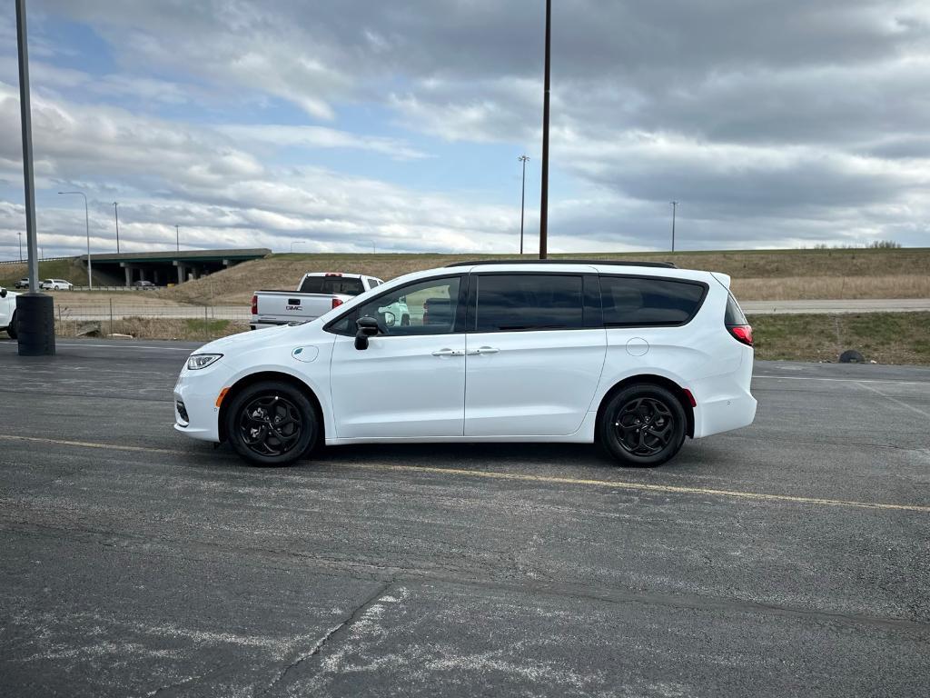 new 2025 Chrysler Pacifica Hybrid car, priced at $52,280
