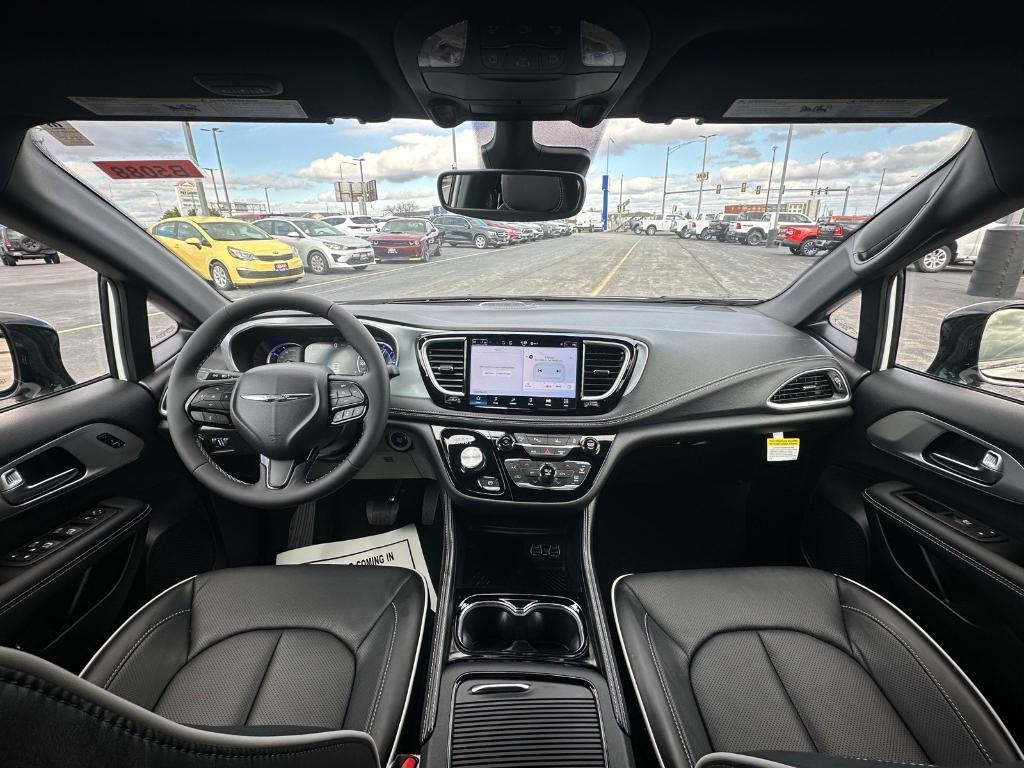 new 2025 Chrysler Pacifica Hybrid car, priced at $52,280