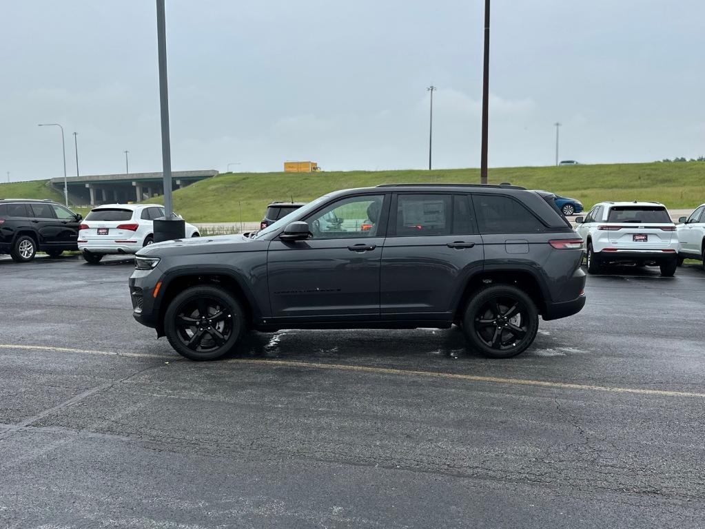 new 2025 Jeep Grand Cherokee car, priced at $39,560