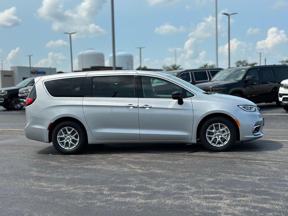 new 2024 Chrysler Pacifica car, priced at $43,271