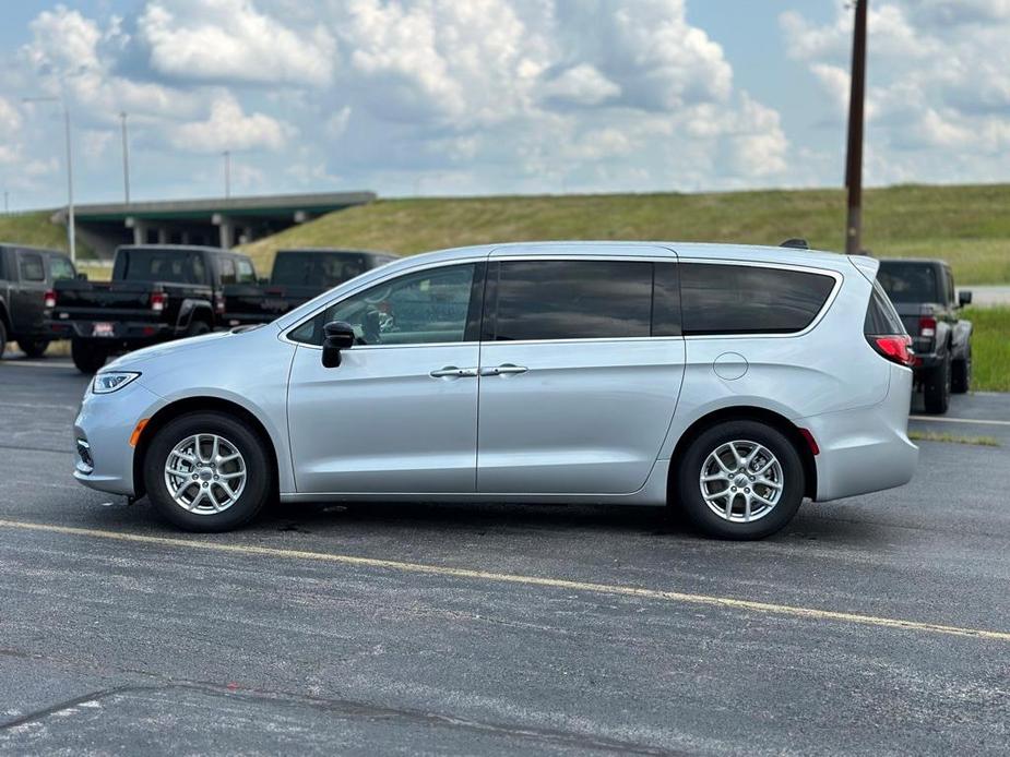 new 2024 Chrysler Pacifica car, priced at $43,271