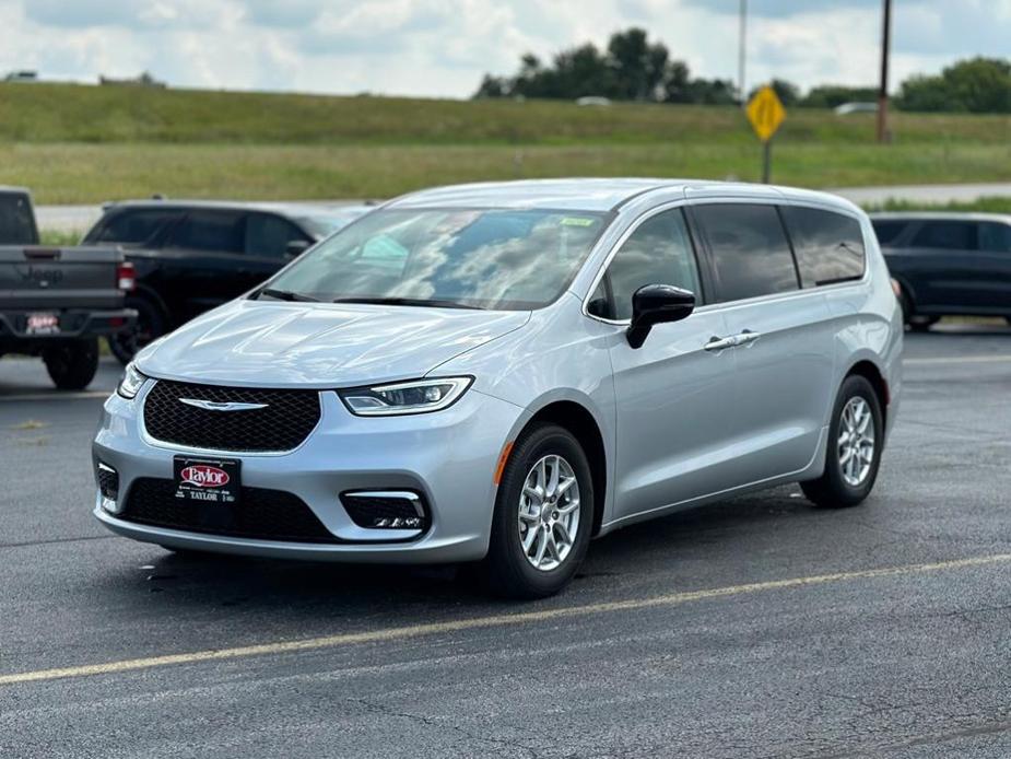 new 2024 Chrysler Pacifica car, priced at $43,271