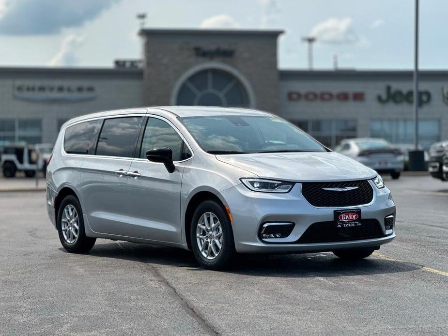 new 2024 Chrysler Pacifica car, priced at $44,771