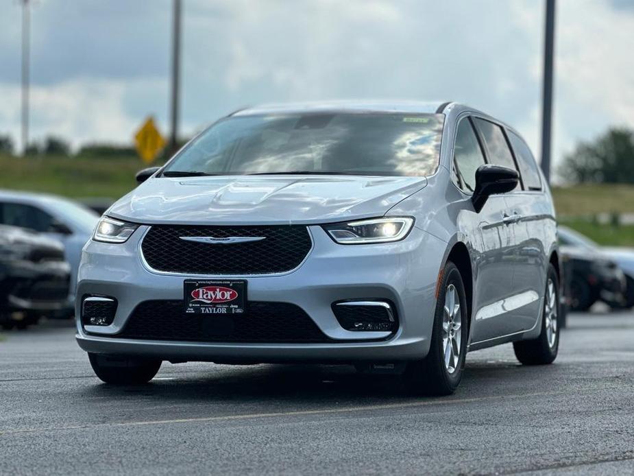 new 2024 Chrysler Pacifica car, priced at $43,271