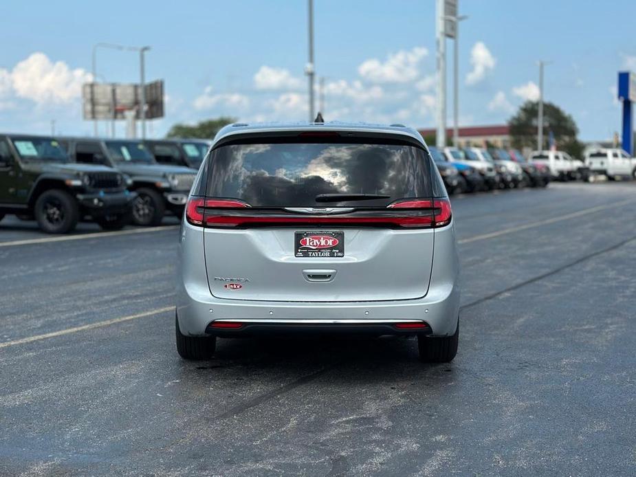 new 2024 Chrysler Pacifica car, priced at $43,271