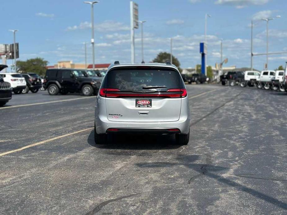 new 2024 Chrysler Pacifica car, priced at $44,611