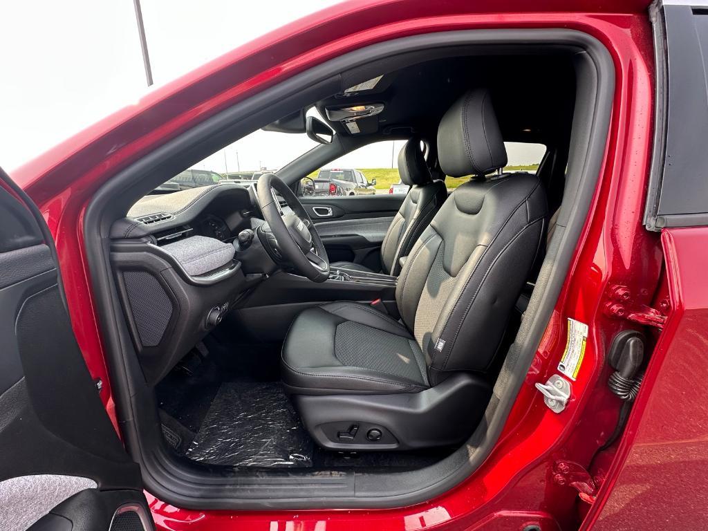 new 2025 Jeep Compass car, priced at $30,525