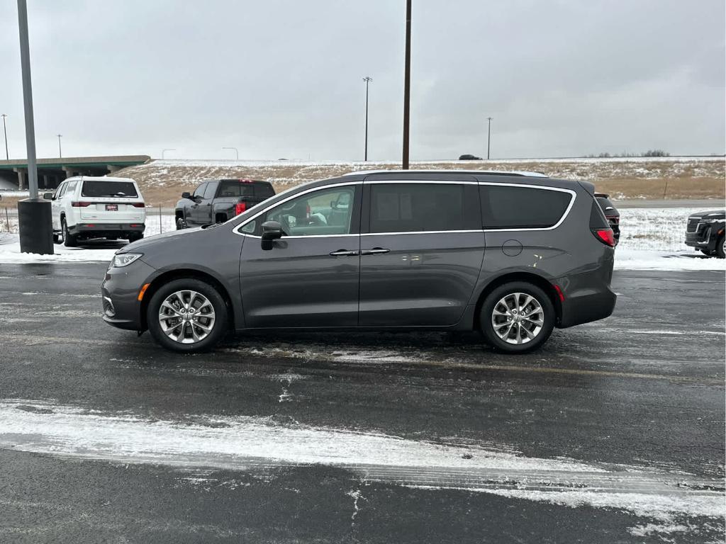 used 2021 Chrysler Pacifica car, priced at $20,987