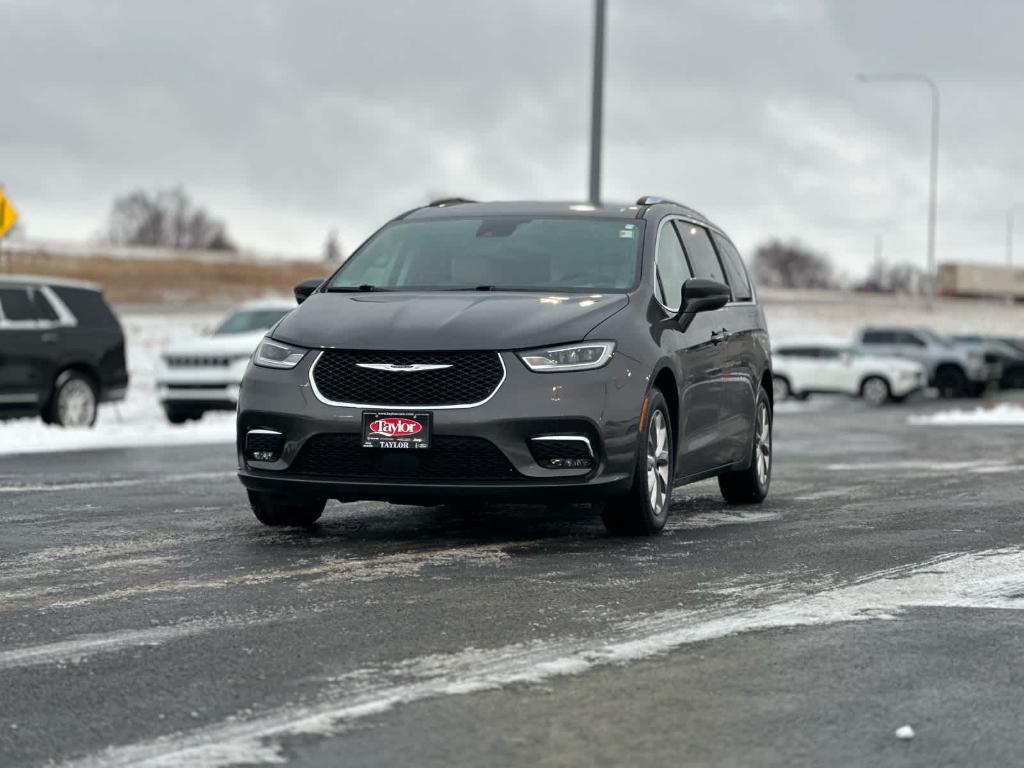 used 2021 Chrysler Pacifica car, priced at $20,987