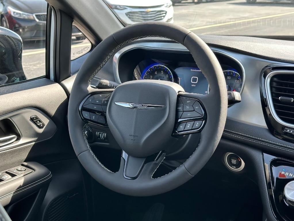 new 2025 Chrysler Pacifica car, priced at $51,533