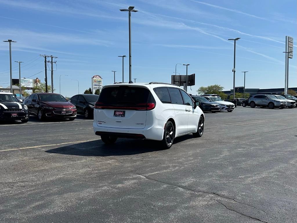 new 2025 Chrysler Pacifica car, priced at $51,533