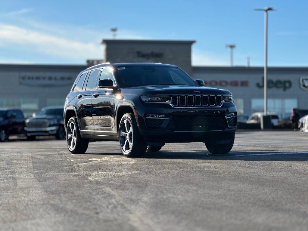 new 2025 Jeep Grand Cherokee car, priced at $47,984