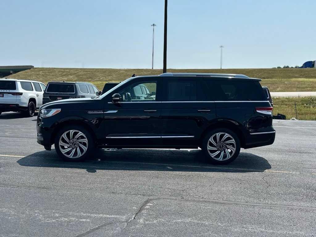 used 2022 Lincoln Navigator car, priced at $55,593