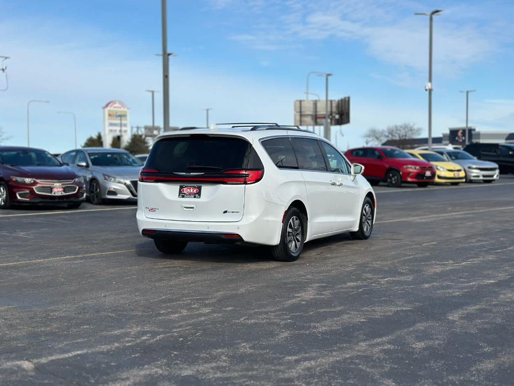 used 2021 Chrysler Pacifica Hybrid car, priced at $27,000