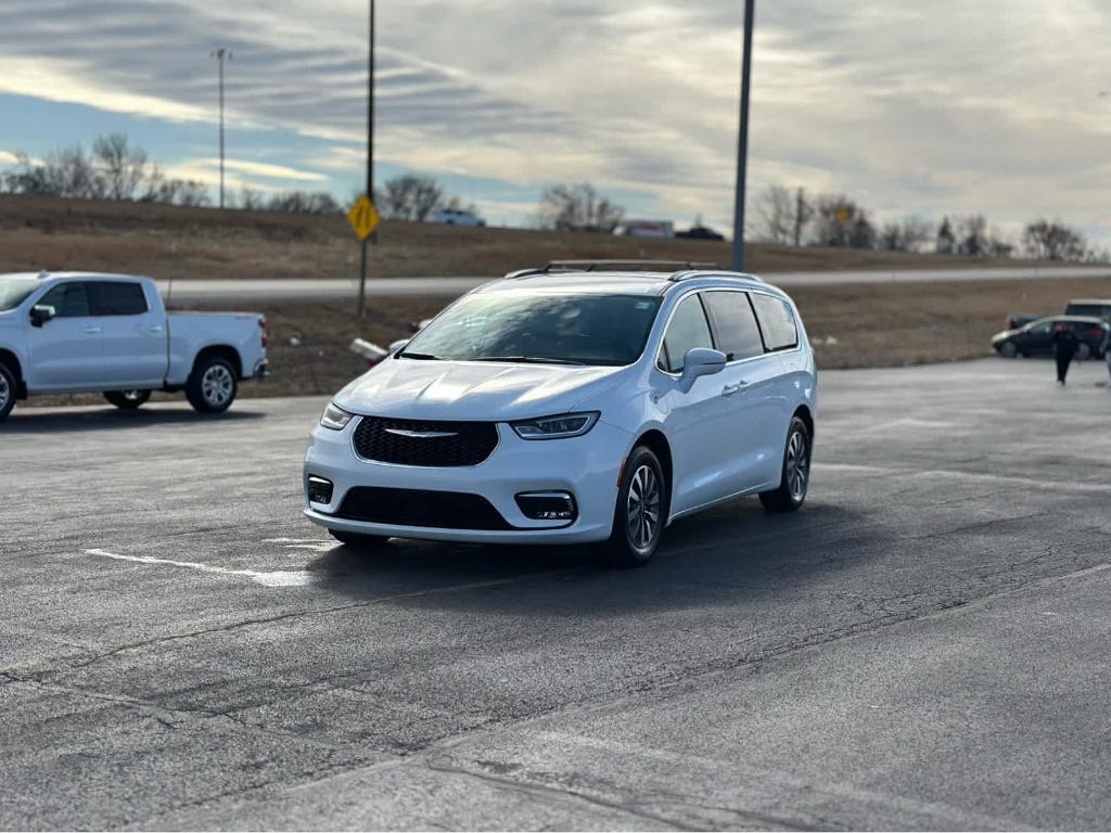 used 2021 Chrysler Pacifica Hybrid car, priced at $27,000