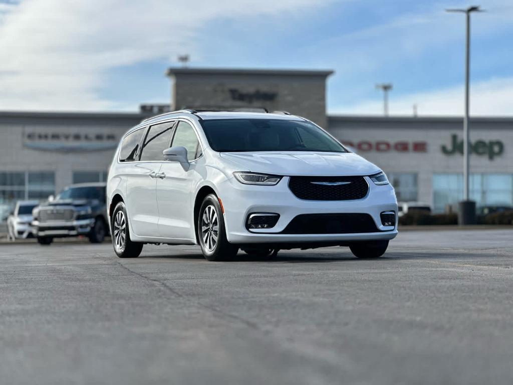 used 2021 Chrysler Pacifica Hybrid car, priced at $27,000