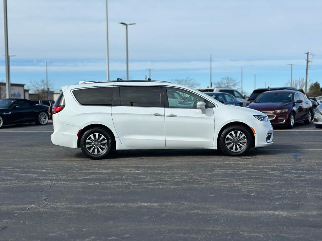 used 2021 Chrysler Pacifica Hybrid car, priced at $27,000