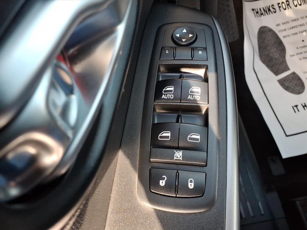 used 2019 Jeep Cherokee car, priced at $17,372
