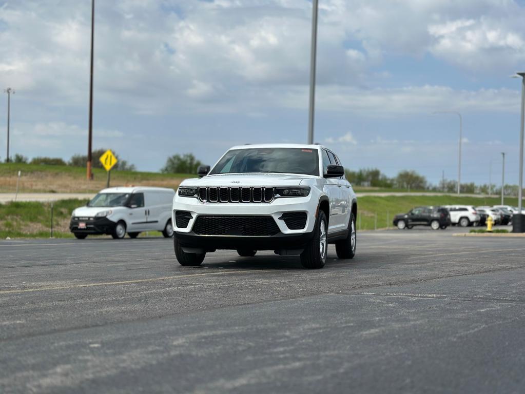 new 2025 Jeep Grand Cherokee car, priced at $42,832