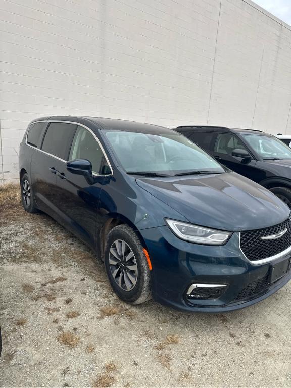 used 2022 Chrysler Pacifica Hybrid car, priced at $26,515