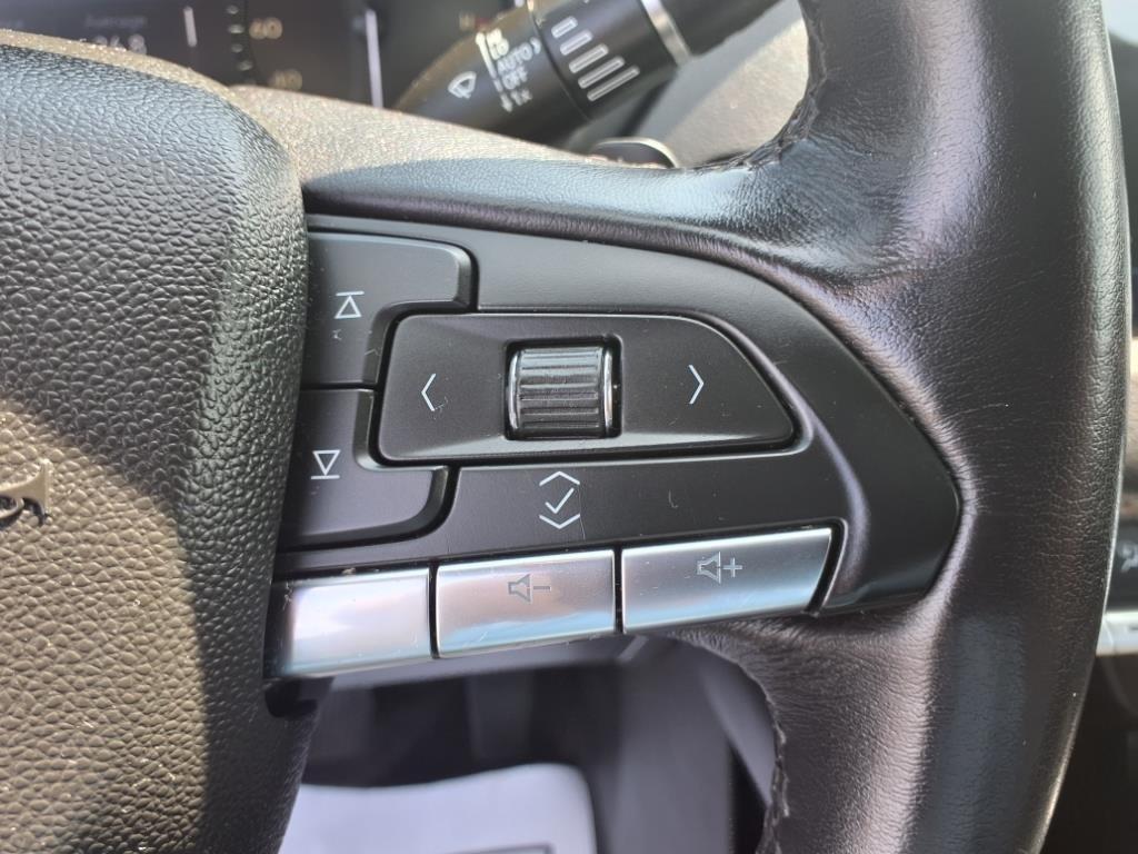 used 2023 Cadillac XT4 car, priced at $26,018